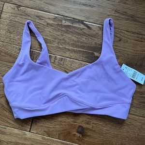 New Pacsun sports bra size medium. Cute color and design in the front